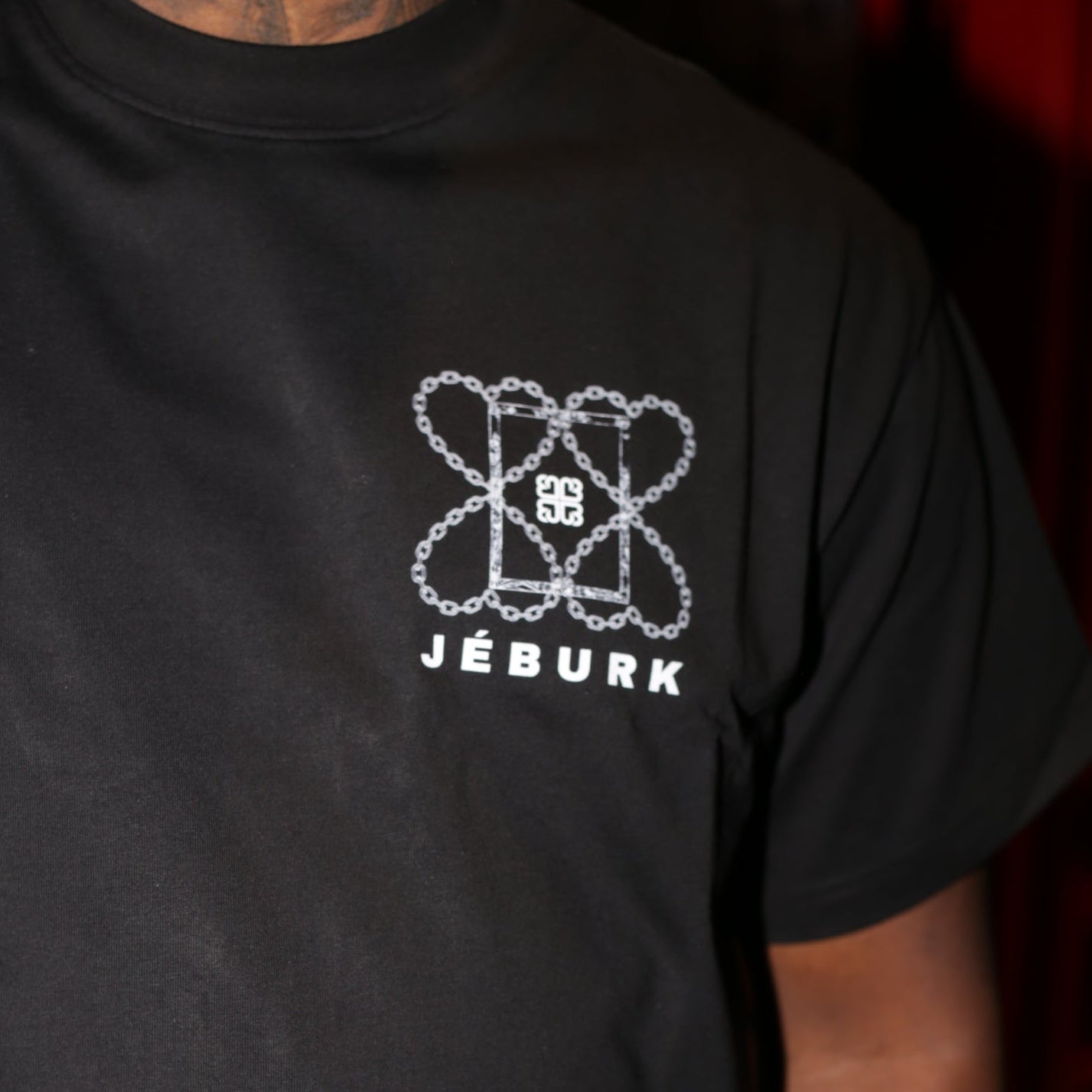 JÉBURK CHAIN HEARTS TAILORED TEE